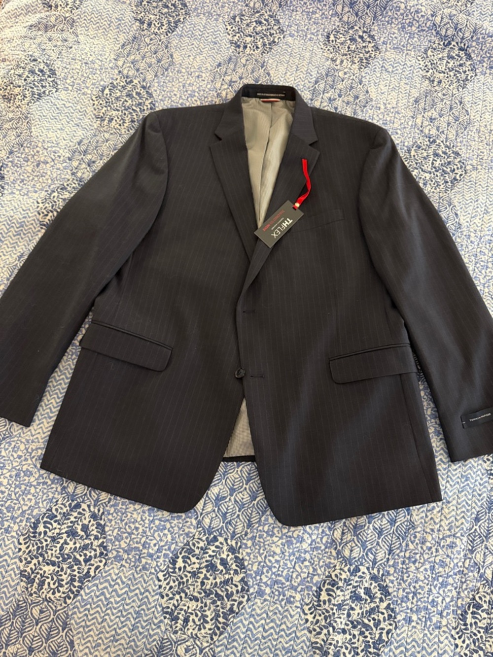 Tommy Hilfiger Men’s navy Pinstripe Suit Jacket sport coat 46 reg NWT